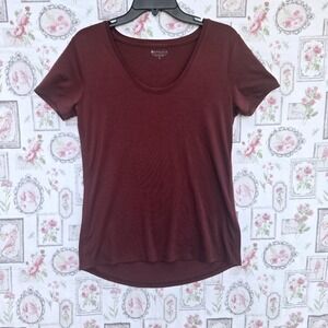 Athleta Women S Scoop Neck T-Shirt Maroon Burgundy Short Sleeve Active Top Tee
